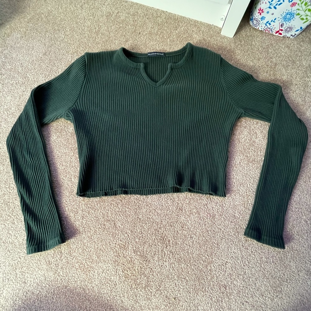 Brandy Melville v notch Paige top!!